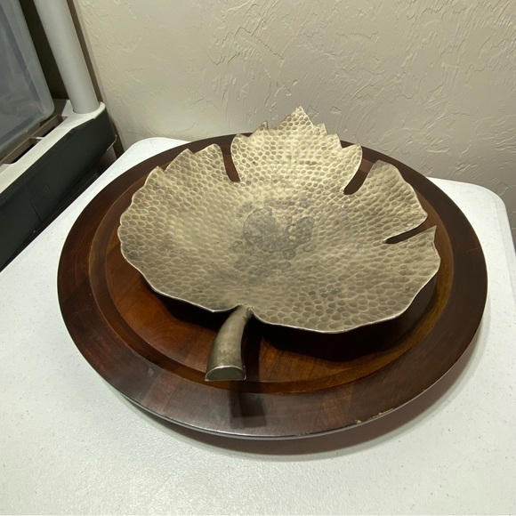 Large Hammered Metal Leaf Fall Maple Footed Platter Tray - Picture 5 of 7